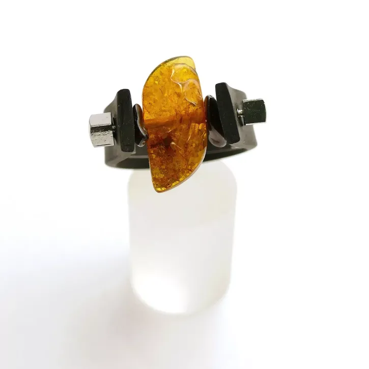 V37-13 Kautschuk Ring, cognac, Große 64-66
